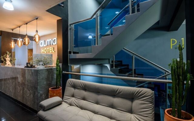 Alma Hotel