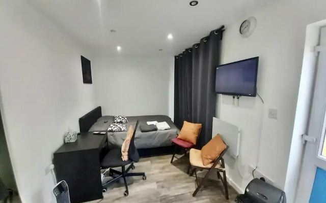 Cosy 1-bed Studio in Northolt