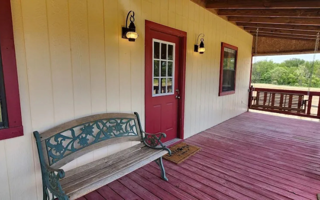 Mendelbaum Winery Guest Cabins