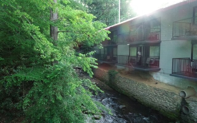 Bear Creek Inn