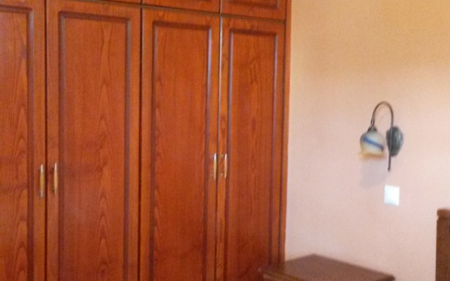 Green Hill Studios & Apartments