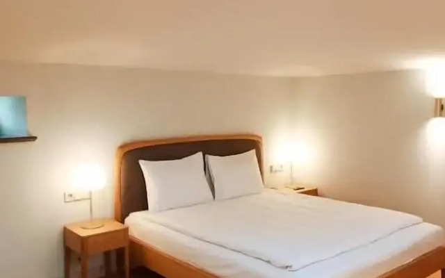 Roze Center Apartments