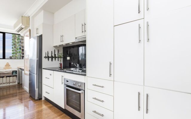 Sunny AC Sydney 2 Bedroom Apt