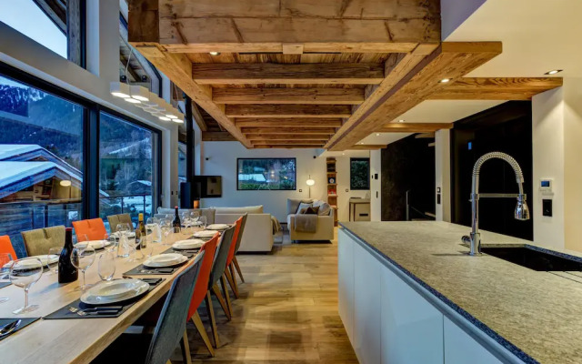 Chalet Red Fox