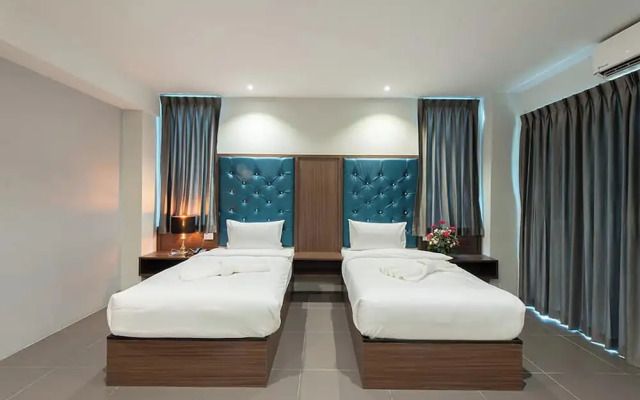 Yamin Seaview Hotel