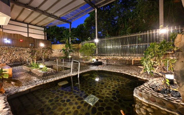 Pacific Hot Spring Hotel Green Bay