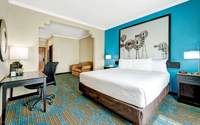 Super 8 by Wyndham San Antonio/Alamodome Area