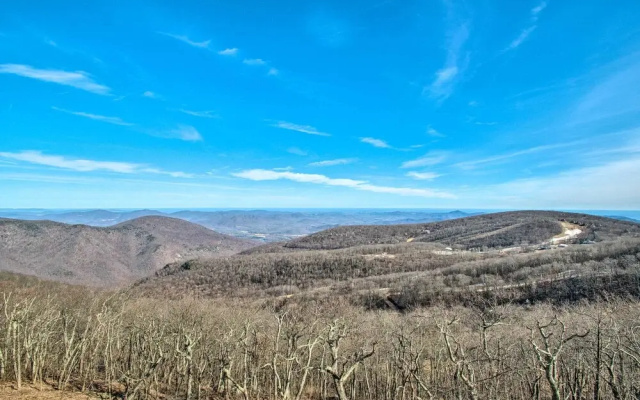 Wintergreen Condo w/ Balcony + Mountain Views!