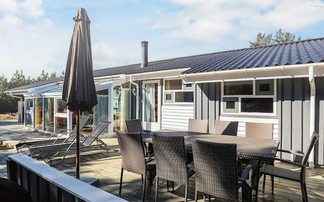 10 Person Holiday Home in Albaek