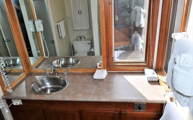 Tennis Townhome 2 Bed 2.5 Bath