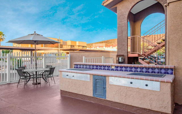 Howard Johnson by Wyndham St. George Hotel & Suites