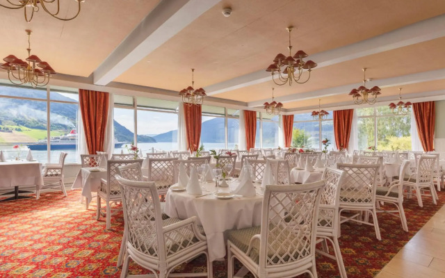 Olden Fjordhotel