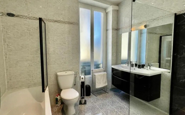 Spacious 3 BR flat Nice center - magnificent view-parking