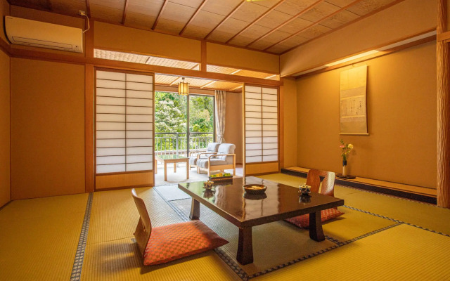 Yamanaka Onsen Shirasagiyu Tawaraya
