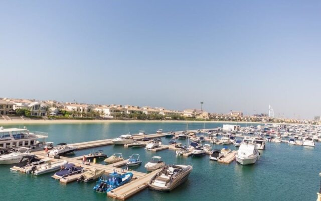 Yanjoon Holiday Homes - Palm Views