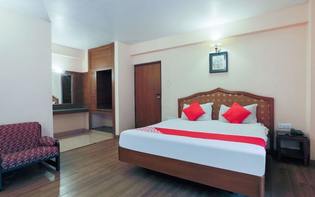 OYO 48910 Hotel Blue Bird