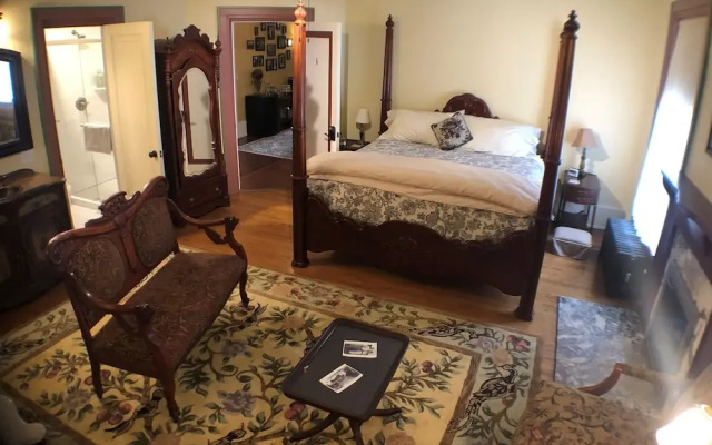 The Parsonage Inn LLC