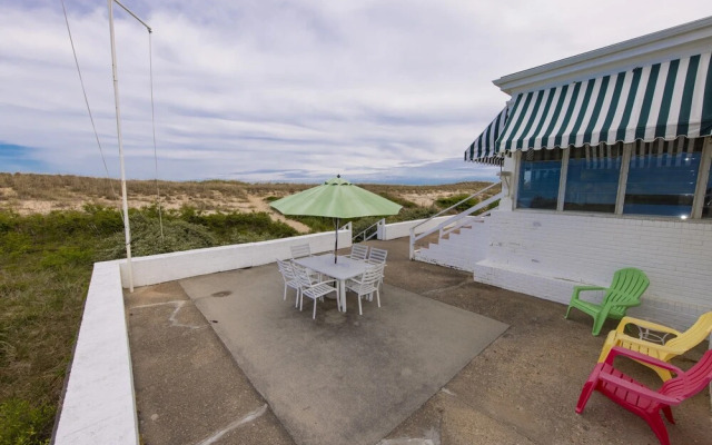 Harshaw Beach House 6 Bedroom Home by Redawning