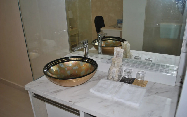 Jayleen Clarke Quay Hotel