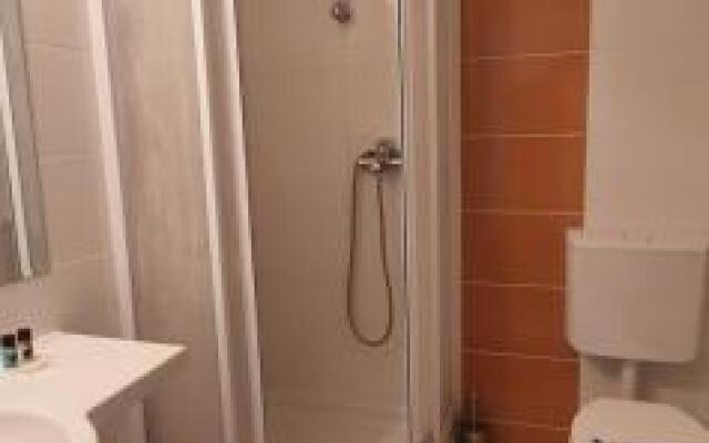 Guesthouse Evro Set