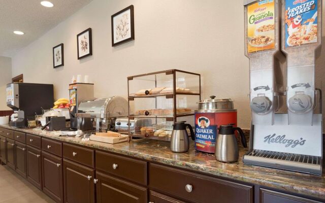 Country Inn & Suites by Radisson, Norman near University