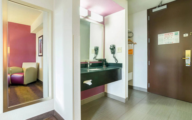 Holiday Inn Hotel and Suites Richmond West End by IHG