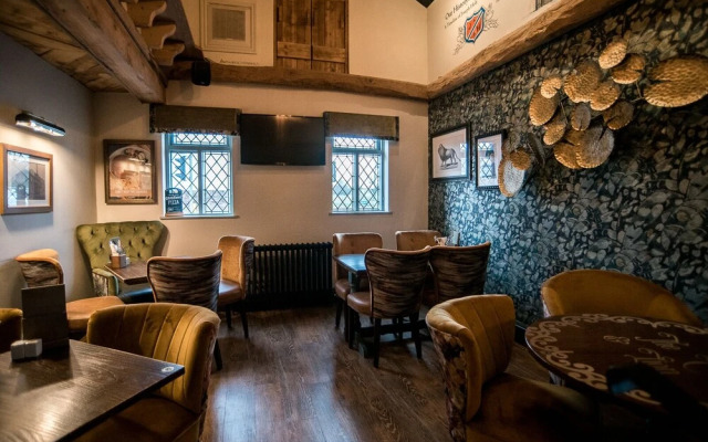 Cat & Lion Country Pub and Hotel