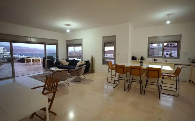 פנטהאוז 5 חדרים שקט ומרווח