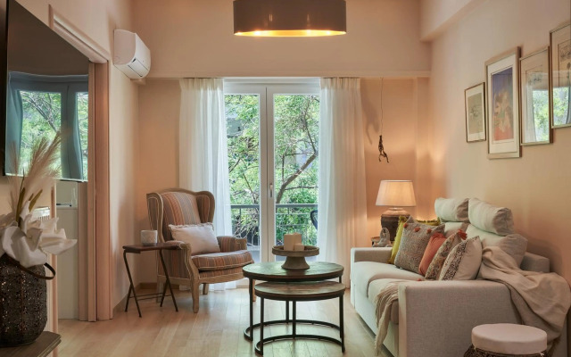 Spirou Merkouri Handcrafted 2BD Home