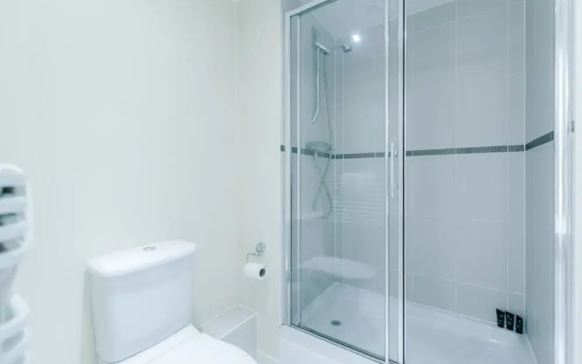 Roomspace Apartments-Courtyard Guildford