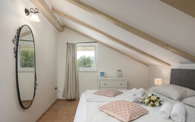 Villa Anna With Private Pool And Garden