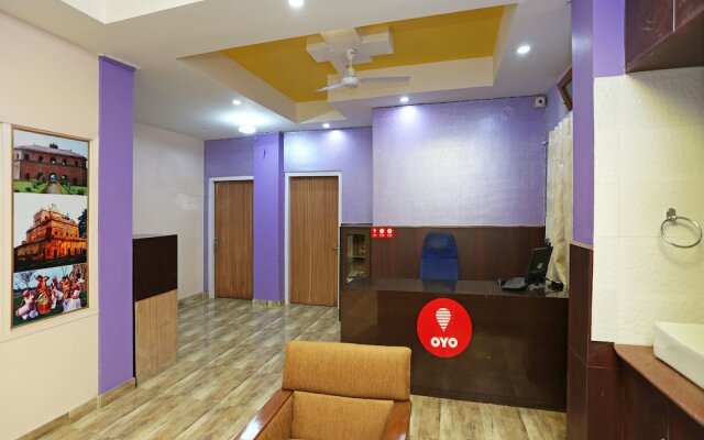 OYO 11696 Holiday Inn Guest House