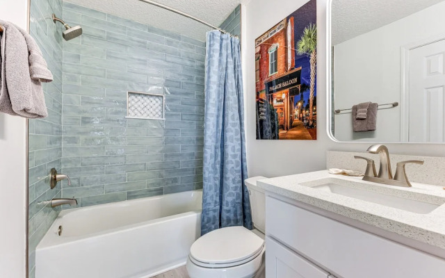 Fernandina Beach Townhome, Steps to Public Beach