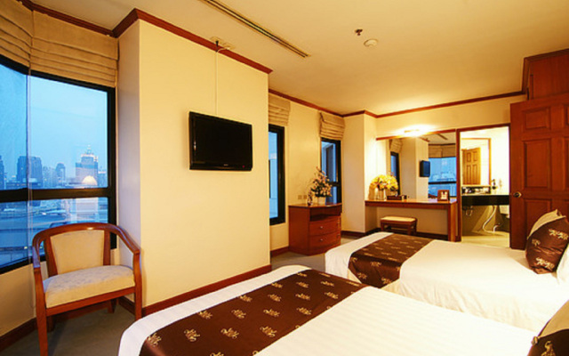 Grand Diamond Suites Hotel