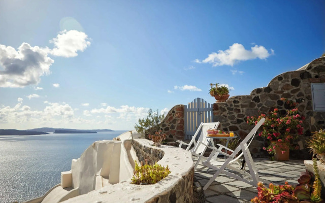 Lava Oia's
