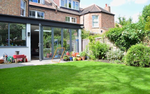 Contemporary 5 Bedroom House in North London