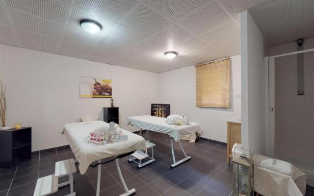 Le Hameau SPA & PISCINE studio 2 pers by Alpvision Residences
