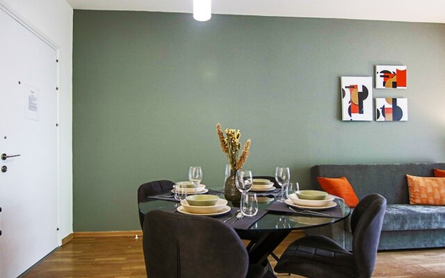 Phaedrus Living: City View Luxury Iras Flat 102