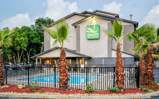 Quality Inn & Suites Leesburg Chain of Lakes