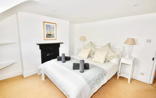 Vernon House Sleeps 8 in Old Cowes