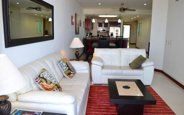 Condo Torre Diamante 305 by MDR