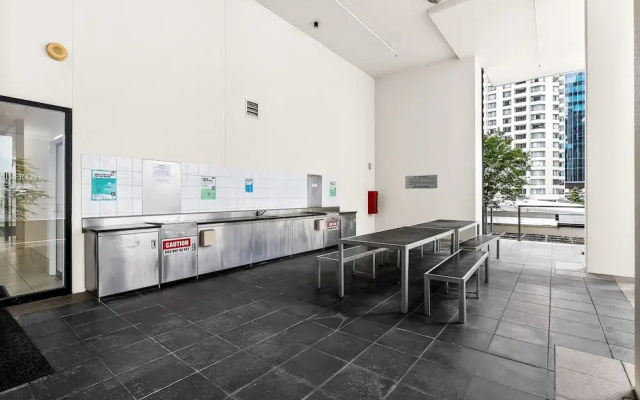 1-bed Brisbane City Centre With Pool, BBQ & Gym