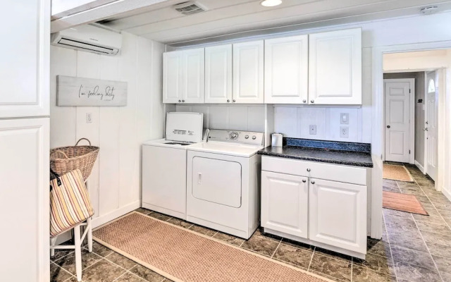 Waterfront Deck: Charming Galveston Home!