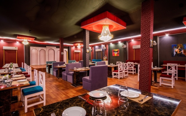 Hotel Chotiwala – 10 Mins from Kashi Vishwanath Temple