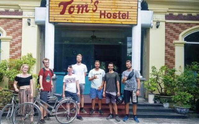 Toms Hostel