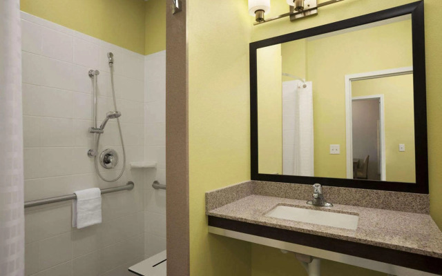 Sleep Inn & Suites Altoona North