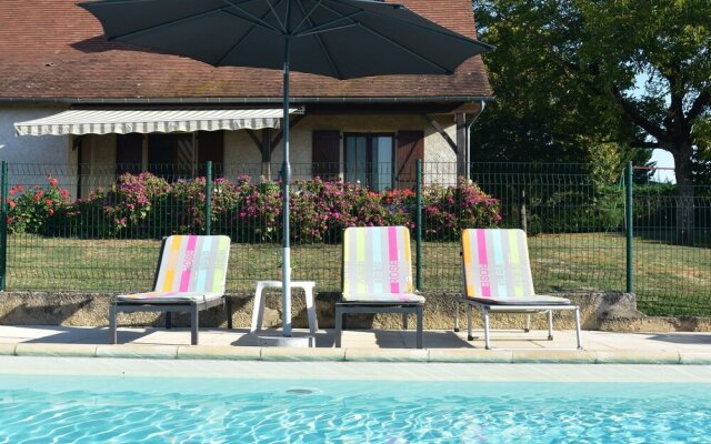 Comfortable Villa Near Alvignac with Private Swimming Pool And Stunning View