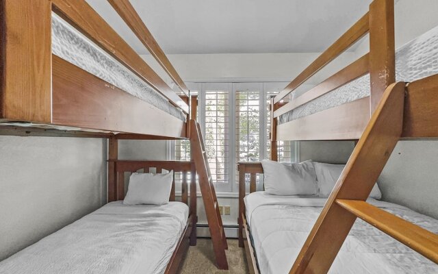 Private Dog Friendly Home Boasts Incredible Views - WD25 by RedAwning