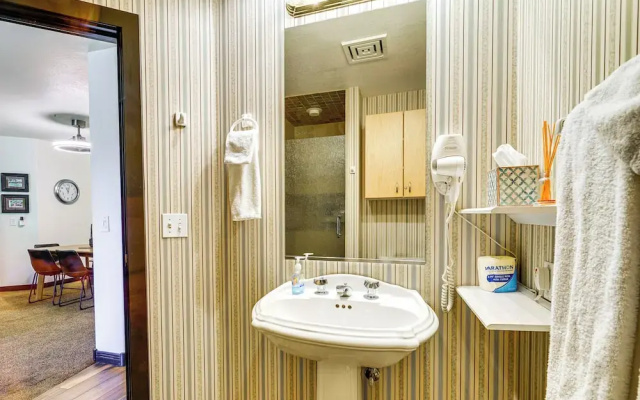 Ski-in/ski-out Solitude Condo w/ Rooftop Hot Tub!