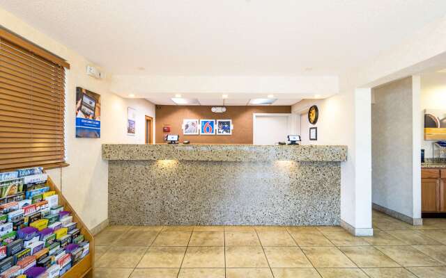 Motel 6 Alsip, IL